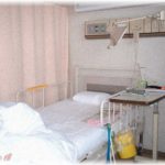 【兄弟嫁】弟が倒れたと聞いて病院に駆けつけたら完全にやつれきっている顔をしてびっくりした。医者に聞くとひどい栄養失調だそう。弟のマンションから歩いてすぐの病院なのに弟嫁はまだ来ていない。しばらくして弟嫁が来たと思ったら開口一番…