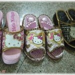 【泥ママ】会社に遅刻しそうになって特急に乗った。券に書いてある席に向かうと上下紺色のジャージにキティちゃんサンダル、茶髪ボサボサ頭で赤さん抱いたママが座っていた。券を見せながら声を掛けると……