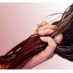 【非常識】子供を連れて美容院に行って、子供を美容師に任せ、子供が泣いたら美容師を平手打ちにする母親がいる。美容師さんに本気で同情するわ…。