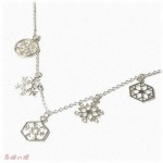 【愚痴】金属アレルギー持ちでシルバーのアクセサリーしか付けられない私。人に話すと「安いのだと痒くなるよね」とか「プラチナとかちゃんとしたのつけるといいよ」とか分かったような感じで言われるのが嫌だ。