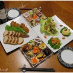 【義実家】トメは「迷惑かけない、置いてくれるだけでいいから」と言って同居したのに、すぐに文句を言うように。夫はトメに説教しているが、全然効かない。先日仕事が終わって帰宅すると、コトメが来ていて私の悪口を肴にワインを飲みながら「自分から同居を頼んでおいて何？あの態度」と言うので……