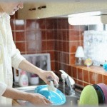 【せつな過ぎる話】当番の皿洗いをやらずに寝てしまった夫をなじり、翌朝の見送りのキスを拒んだ私。夫は少し悲しそうに私を見送った。それが生きている夫を見た最後だった・・・