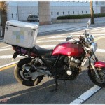 【泣ける話】私の大好きなパパは、バイクで書類を配送する仕事をしていました。でもパパはママの両親に「自分は命を懸けて仕事をして、命を懸けて家族を守るんです！それが自分なんです！」と宣言して結婚した。休みの日は絶対に私と遊んでくれて、ご飯も一緒に家族全員で食べてくれた。なのに久しぶりに行ったツーリングの途中で……