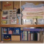 【ほのぼの】仕事が早く上がったので家に帰ったら嫁と子供は外出中。自分がいない間に子供と嫁がどんな風に過ごしているのか気になってこっそり押し入れに隠れて待機してみた。