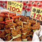 【キチ親子】いつも行くスーパーには、よくあるキチ親子が出現していた。母親が買い物中、ガキはスーパー内を駆けずり回り、陳列棚にぶつかって商品をばらまくことも。ひどい時は総菜コーナーの試食品ではない商品まで食べ散らかしたので、顔見知りの店長に伝えて、その店長が親子に厳重注意してくれたら大人しくなったが、新店長になったら……