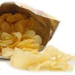 【GJ】コンビニに行ったら、買いたいものの前で立ち読みしてるオッサンがいた。週刊誌に没頭してるのか声をかけても完全に無視されて、頭にきた俺は…