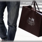 【胸糞】アウトレットモールのトイレに行ってた夫から「事務室に来て」と電話。行ってみると、知らない女と警備、スーツの男に囲まれた夫が・・・