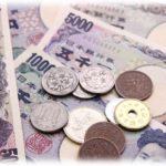 【イラッとする話】スーパーで並んでいたら隣のレジで「これはいらないですよ」と声がしたので見てみると爺さんが2856円の会計に5011円出してた。何もおかしくないのに、その後の店員の会話が…。