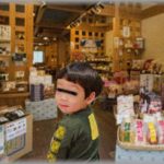 【キチママ】誰が見ても可愛い小さな弟は両親が営む店のアイドル。ある日忙しい店を手伝っていると、女が店の前をスーッと通り過ぎ・・・俺は嫌な予感がした！