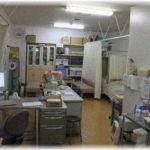 【笑える修羅場】ゼミの時間中、一人の女子生徒の顔色が悪いことに気が付いた教授。案の定ゼミの最中にぶっ倒れ、慌てて教授はAさんをおぶって保健室的までAさんを運んであげた→結果ｗｗ