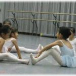 【スカッとする話】2歳からバレエスクールに入れられ、しばらくして実力主義のバレエ団の本部に転入。2歳からのキャリアがあるので、発表会ですぐに主役の座を手に入れたが、運の悪いことに、転入先のバレエ団には同じ小学校に通うA子がいて……