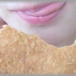 【スカッとする話】人気のカレーパンを買おうと並んでたら、前の女性がトレーにあったカレーパン全部を取った。私と後ろの女子高生が固まってたら、店員さんが「揚げたてをお持ちしますよ！」と言ってくれホカホカをゲット！するとそれを見ていた女性が・・・