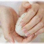 【相談】中１の娘が友人夫婦の手作り料理に「他人の手垢がついたものなんて食えないしｗｗｗ」と言い放った。友人夫婦は笑って許してくれたが、妻の娘への制裁は口頭での説教だけにとどまらず・・・