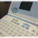 【ロミオメール】元彼と共通の友人から、元彼が架空の友人を装った手紙を渡そうとしてる。しかもテプラ。という衝撃の情報を貰う。その後テプラのお手紙が来たので当然…