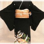 【嫁同士】義兄嫁が「お着物持っていたかしら?」と電話してきた。どうやらコウトくんが結婚するので顔合わせの食事会に着物で行くことになったらしい。「もしまともな着物持ってないなら私も洋服で合わせてあげる」と言ってきたので…