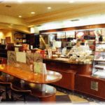 【スカッとする話】店内で不細工な男が黒髪清楚系の彼女を大声で罵っていた。そして男が友子を見ながら「お前みたいなブスじゃなくてあんな綺麗な子と付き合いたいなー。｣と言ったところで友子が切れた。