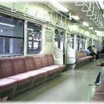 【スカッとする話】中学生の頃、お調子者で威厳のない父が大嫌いで軽蔑していた。ある日夏期講習の帰りの電車の中でチーマーっぽい男が女のひとを殴って怒鳴り散らしていた。皆見て見ぬふりをしている中、父の声が聞こえた。