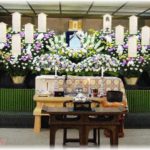 【スカッとするDQN返し】ウトの葬式をすっぽかして男と外泊し帰りに事故を起こしたバツイチ義姉。すべてのお金をトメさんに払わせようとしてるくせにあっけらかんとしている義姉と絶縁した。2年後、親戚の葬式にの場に婚約者を連れて義姉がやってきた。