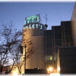 【冷めた瞬間】彼氏が会いたいというので終電で会いに行った。ラブホに行くことになったがいきなり明日早いから帰らなくちゃと言う。送るから国道沿いで待っててというので待っていたがいつまで経っても来なかった。