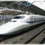 【なれそめ】俺の座っていた席に「そこ私の席だと思うのですが…」と新幹線で席の確認をし合ったのが嫁との出会いだった。結局二人とも間違っていたのだがｗｗ