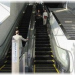 【スカッとする話】駅のエスカレーターで上からおっさんが降ってきてぶつかられた。後日、おっさんの弁護士から内容証明が来た！