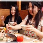 【キチママ】ランチを楽しんでいたら隣に家族連れが座った→店員「隣のご家族はお連れ様ですか？」私「違います」家族連れの母親「･･･」