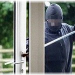 【汚部屋】そろそろ部屋を掃除しなくてはやばいなぁ，と思いながら帰ったら， 空き巣に入られた。玄関はしっかり鍵をかけていたが、窓を開けたまま外出したのがまずかった……