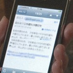 【スカッとする話】鍵を落として家に入れなくなったんだけど、幸い家には姑が！しかし姑、面倒くさいという理由でインターホンにも家電にも携帯にも反応しない。なんとか小さい窓から家に入った私は…