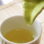 【修羅場】彼実家に結婚のご挨拶に行ったら彼父にあっついお茶ぶっかけられ「たけし（仮）は渡さん！！」って怒鳴られたあげくにお尻蹴っ飛ばされた。