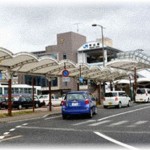 【いたずら】駅のロータリーで旦那を待っていたら突然禿散らかしたおっさんが助手席に乗り込んで「さっさと発進せんかっ！」と怒鳴った。どうやら間違えたみたいで慌てて出て行ったがその後なぜか奥さんに怒鳴っていてムカついたので…