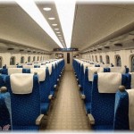 【衝撃】新幹線で痴漢を捕まえた。近くにいた男性たちに車掌を呼んできてもらうように頼んだら「いや…ちょっと…」と断られたり無視されて驚いた。