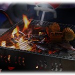 【オカルト】大学生ABCDの4人でキャンプをしていたらBがトイレに行ったんだけど、30分帰ってこない。おかしいと思いCが探しに。しかしCも帰ってこない。AはDに山を降りて警察に行くよう言って二人を探しに行った。残されたDはキャンプの計画を立てていたときに聞いた話を思い出した。