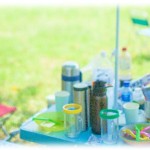 【うるっとくる話】2階建てアパートの2階に住んでいた時、下の階のお嫁さんがいびられてるのを見てしまった。ある日下の階から何か音がすると思ってカーテンを開けてみると…。