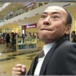 【衝撃体験】モールでおっさんと高校生が口論してた。おっさん、エキサイトしてついに高校生を殴ってしまった　→　衝撃の結末