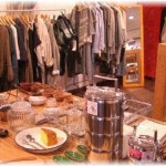 【衝撃的な話】女子高生が取り置きした商品を買いに来ないので家に電話したら母親が出た。母親曰く・・・