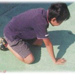 【修羅場】中学生の息子が授業中にソフトボールが股間に直撃して病院送りになった。幸い4日入院しただけで後遺症もなかったが、ボールを当てたのが幼馴染の女の子で、両親と一緒に土下座しにきたのが気まずかったが女の子が毎日お見舞いに来てくれるのは私としては嬉しかった。けど、学校の先生がのたまった一言にはイラッと来たわ。その一言とは…。