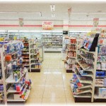 【修羅場】バイトを辞め店長たちにお世話になりましたという挨拶も済ませ私服に着替え帰宅しようとした私。お店から早めに退散しようとしたら常連客のおばさんに「混んでるのに何故レジを手伝わない？店員なのになにやってんの？」と凄まれたので…