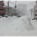 【結婚式の修羅場】一度目の結婚式で大雨に降られ新婦が大荒れ＆号泣し新郎母が激怒しその場で破断になり、二度目の結婚式では大雪に降られ参列者は全体の半数にも満たずまたまた新婦は当日大荒れ＋号泣、そして離婚。その新婦が再度結婚式をするのだが…