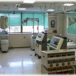 【スカッとする話】整形外科のリハビリ室で嫁の通院についてきてまでグチグチと大声で嫁をいびる姑がいた。お嫁さんがオロオロする中、理学療法士さんが割って入って来た。