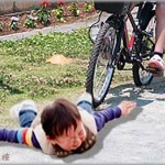 【キチガイ】小学生の息子が自転車で赤ちゃんをはねてしまった。幸い擦り傷ですんだものの、相手祖父が怒り狂って「保険なんか使わず汗水たらして自力で慰謝料払え！！」