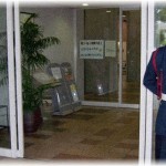 【イライラ！】NT○○コモの警備員の横柄で高圧的な態度、どうにかならんのか？