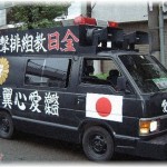 【衝撃】大音量で軍歌を流す街宣車に中学生が「うるせー！」と言ったら、車が停まりドアが開いて・・・