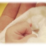 【ウルッとくる話】私が女の子を出産したら「役立たず産んで！」と言っていた姑が、面会時間無視で病院にやってきてギャーギャー悪態をついてきた。そこにやってきた助産師さんの、姑と私への言葉が泣ける！