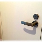 【人間のクズ】義実家は皆良い人だが、義妹だけがクズ。恋愛体質で男が次々変わるうえに誰の子かわからない子供が2人もいる。ある日ゴミ出しをして家に帰るとトイレがガムテープでふさがれてる。扉を開けると中からは義妹の子供が…！しかもご丁寧に手紙が置いてあって、私キレました。