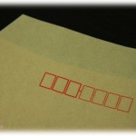 【衝撃体験】カフェで友人を待っていた時、目の前に誰か立ったので顔を上げると知らないギャルがいた。そのギャルはテーブルにバシッと封筒と叩きつけると「もうヒデヒコに近づかないで！！」と言って去っていった。ヒデヒコ…