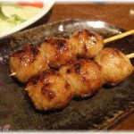 【イラッとする話】焼き鳥屋で自分たちともう一組しか客がいない状態でもう一組の方が「頼んだつくねまだ？」と聞いていた。店員が確認しますと引っ込んですぐつくね出していたが「別のお客さんのがちょうど…ｗ」と言っていて…