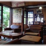 【嫁同士】一人で義兄家に節句の紅白饅頭届けに行ったらいつもは無愛想な義兄嫁が家に上がるようしつこく勧めてきた。仕方なく上がったら応接間で30分放置された。頭にきて帰ろうとしたらきったない封筒に入れられた3千円を渡された。