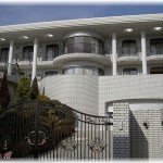 【衝撃】従姉妹の家は地域で一番のお金持ちだった。昔は放置子はお金持ちが面倒みてやるという雰囲気があったそうで従姉妹の家にもいつも知らない子が数人いた。その中で問題のある男の子の家庭があり…