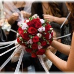 【プチ不幸】同僚の結婚式のブーケプルズで自分の名前は呼ばれなかったが、私と同姓の人が呼ばれてもなかなか出てこない。もしやと思い・・・