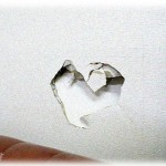 【イラッとする話】小姑が大学生の時に実親の経営するマンションを格安で貸してたんだけど、退去後部屋を確認したらヒビだらけ穴だらけで酷い有様だった。その修繕費…